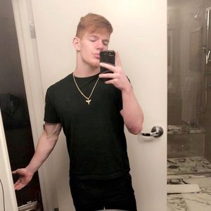 Meet your Posher, Dakota